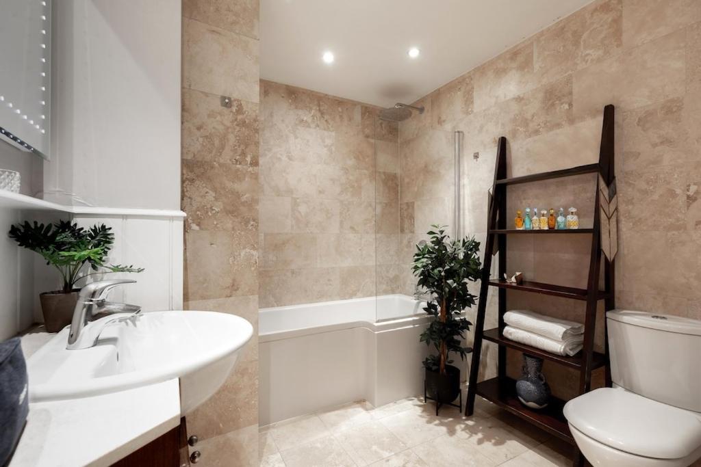 Revamped & Luxxe For Covent Garden Lovers! Adorable City Home For Families & Friends Londres Exterior foto